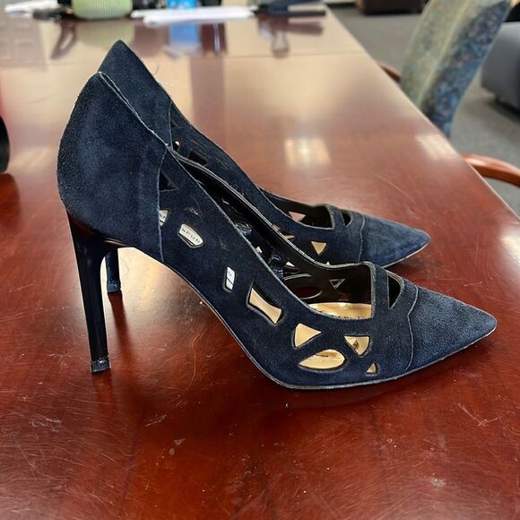 Diane Von Furstenberg Navy Suede Cut Out Heels sz 5 - Picture 1 of 7